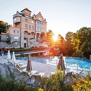 https://schloss-monchstein.saalbachhinterglemmhotels.com